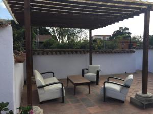 a patio with chairs and a table and a pergola at Casa 10 Guest house in Guatemala