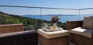 a balcony with a table and chairs and a view of the ocean at Perla Hvar ApartHotel in Ivan Dolac