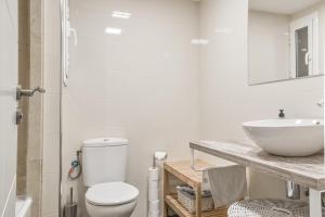 Koupelna v ubytování Family-Friendly Home in Central Barcelona 4BDR