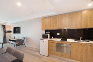 Nhà bếp/bếp nhỏ tại Jephson Hotel & Apartments