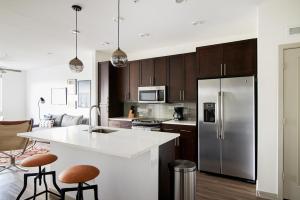 A kitchen or kitchenette at Sonder at Central Corridor