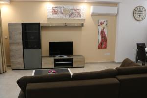 TV a/nebo společenská místnost v ubytování Seaside Apartments