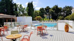 Bazén v ubytování Novotel Narbonne Sud A9/A61 nebo v jeho okolí