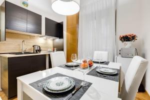 A kitchen or kitchenette at VENETO COMFORTABLE Apartment
