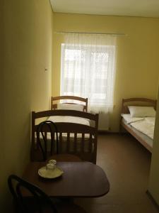 Двухъярусная кровать или двухъярусные кровати в номере Guest House KARTA F M