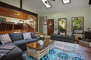 Φωτογραφία από το άλμπουμ του Fort Bragg Farmhouse σε Fort Bragg +24 φωτογραφίες