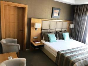 Postel nebo postele na pokoji v ubytování Efeler Hotel
