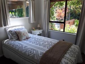 Ein Bett oder Betten in einem Zimmer der Unterkunft Rangaroa Heights