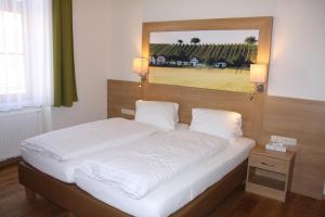 A bed or beds in a room at Weinhotel Rieder