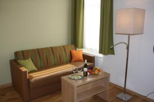 A seating area at Weinhotel Rieder
