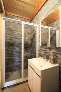 a bathroom with a sink and a glass shower at Pike Cliffs I in Prainha de Cima