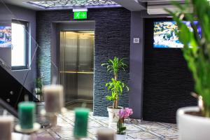 Televisyen dan/atau pusat hiburan di Hotel Premier