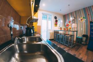Kuchyň nebo kuchyňský kout v ubytování Hostel Beogradjanka