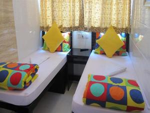 Giường trong phòng chung tại David Lounge
