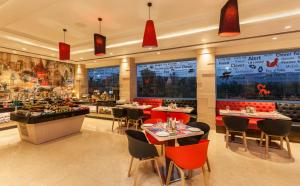 Restaurace v ubytování Red Fox by Lemon Tree Hotels, Alwar
