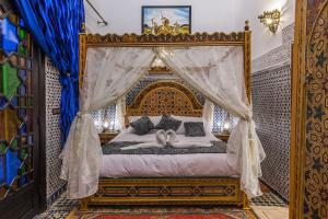 Postel nebo postele na pokoji v ubytování Riad Ghita Palace
