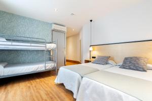 Postel nebo postele na pokoji v ubytování Hostal Fernando