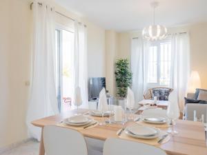2275-Superb new apt on Valle Romano, golf view, Estepona ...
