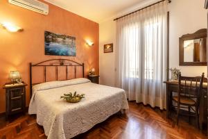 A bed or beds in a room at Alba Marina B&B