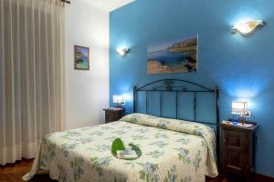 A bed or beds in a room at Alba Marina B&B