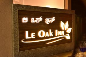 Le Oak Inn的证书、奖牌、标识或其他文件