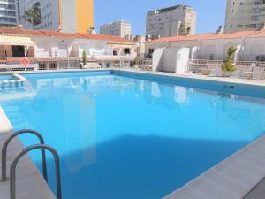 Bazén v ubytovaní LAS AMERICAS DE GANDIA Residencial ( Alquiler solo Familias ) alebo v jeho blízkosti