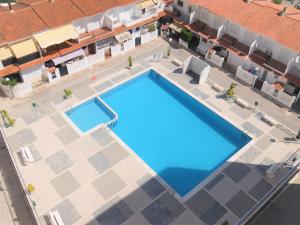 Bazén v ubytovaní LAS AMERICAS DE GANDIA Residencial ( Alquiler solo Familias ) alebo v jeho blízkosti