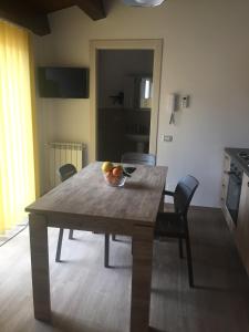 a wooden table with fruit on it in a kitchen at Casa Vacanze La Pergola@ in Terrasini