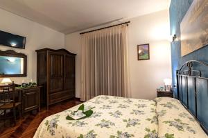 A bed or beds in a room at Alba Marina B&B