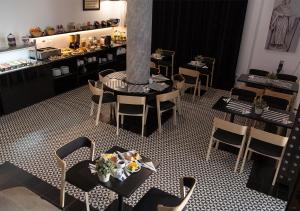 A restaurant or other place to eat at Hotel Boutique Convento Cádiz