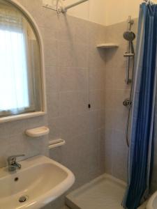 a bathroom with a shower and a sink at Hotel Gentile in Noli