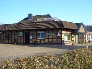a building with a sign on top of it at Ferienwohnungen Kutscherschänke in Bad Zwischenahn