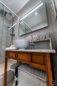 a bathroom with a sink and a mirror at Ma Poésie - Charme & emplacement idéal in Honfleur