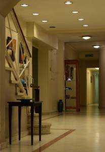 Area lobi atau resepsionis di Hotel Hernandarias