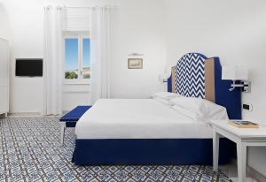 A bed or beds in a room at Hotel Villa Garden