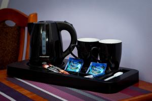 Príslušenstvo na prípravu kávy alebo čaju v ubytovaní Hotelik - Modlin Airport