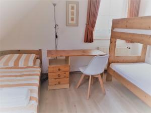 Katil dua tingkat atau katil-katil dua tingkat dalam bilik di Ferienhof Christian und Antje Hopp