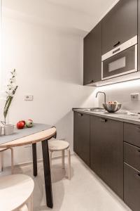 A kitchen or kitchenette at HouSmart Arienti 38a