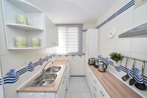 Kuchnia lub aneks kuchenny w obiekcie Bajamar 13, vistas desde la azotea, wifi gratis