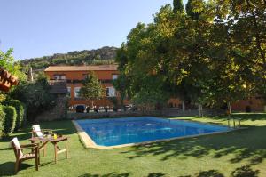 Bazén v ubytování Hotel Rio Piedra nebo v jeho okolí