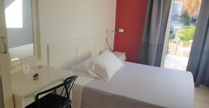 Postel nebo postele na pokoji v ubytování Hotel RossoVino Milano