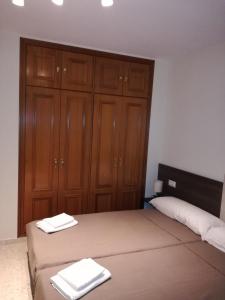 Postel nebo postele na pokoji v ubytování ÁTICO VISTAMAR penthouse with views + 34 fotografií