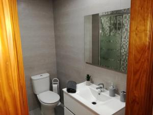 Kúpeľňa v ubytovaní ÁTICO VISTAMAR penthouse with views