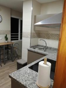 Kuchyňa alebo kuchynka v ubytovaní ÁTICO VISTAMAR penthouse with views