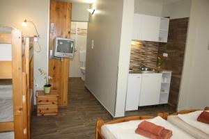 A kitchen or kitchenette at Polus Pension