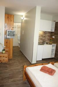 A kitchen or kitchenette at Polus Pension