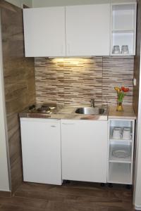 A kitchen or kitchenette at Polus Pension
