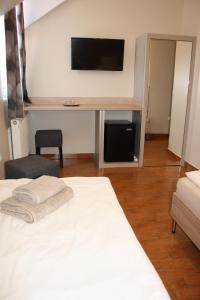 A bed or beds in a room at Polus Pension