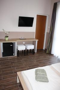 A bed or beds in a room at Polus Pension