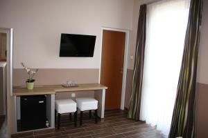 A television and/or entertainment centre at Polus Pension
